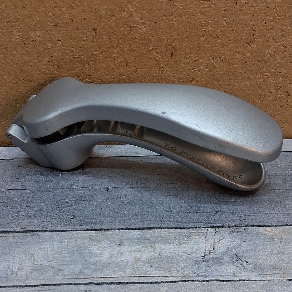 🧄🧄Pampered Chef Garlic Press🧄🧄